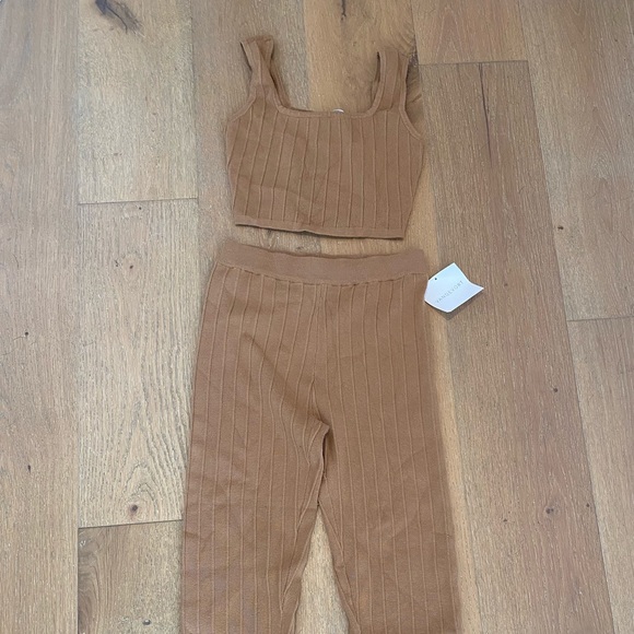 Camel Knit Set - Picture 1 of 3